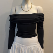 Cargar imagen en el visor de la galería, Off the shoulder long sleeve black
