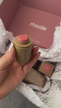 Cargar y reproducir el video en el visor de la galería, Sprinkle Limited Edition -Pocket Blush Rhode
