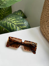 Cargar imagen en el visor de la galería, Sunglasses Kendall leopard
