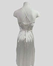 Cargar imagen en el visor de la galería, The Sisi Long Dress white
