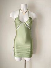 Cargar imagen en el visor de la galería, Foxy Cut Dress Green Pistachio
