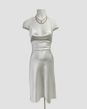 Cargar imagen en el visor de la galería, The Sisi Long Dress white
