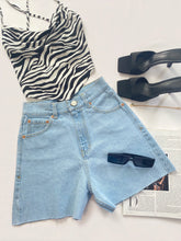 Cargar imagen en el visor de la galería, Denim shorts cropped
