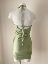 Cargar imagen en el visor de la galería, Foxy Cut Dress Green Pistachio
