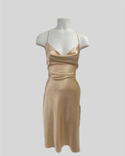 Cargar imagen en el visor de la galería, The Sisi long Dress Gold
