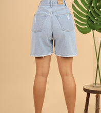 Cargar imagen en el visor de la galería, Denim mom Short
